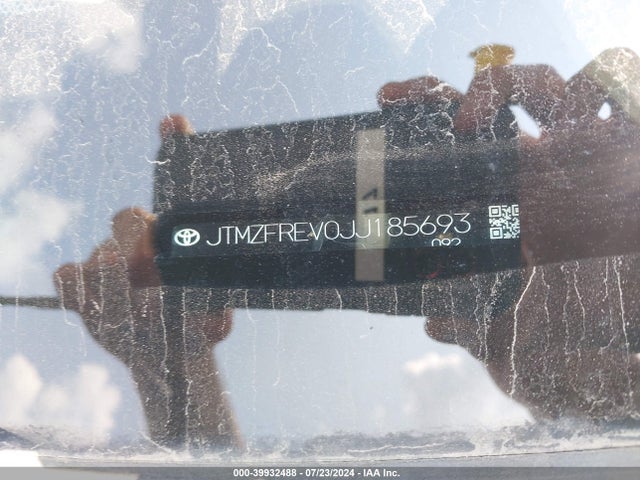 Toyota RAV4 LE 2018 JTMZFREV0JJ185693 Image 9