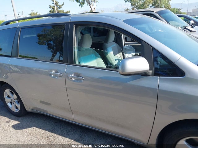 Toyota Sienna Le 8 Passenger 2017 5TDKZ3DC7HS884841 Image 12