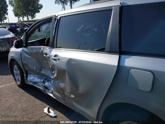 Toyota Sienna Le 8 Passenger 2017 5TDKZ3DC7HS884841 Image 13
