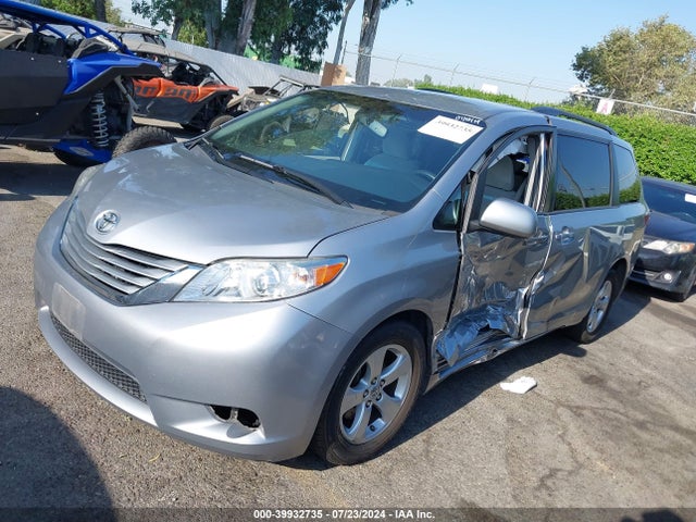 Toyota Sienna Le 8 Passenger 2017 5TDKZ3DC7HS884841 Image 2