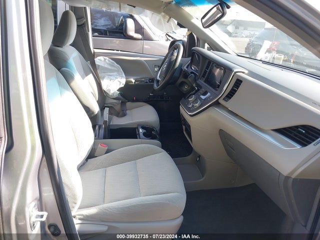 Toyota Sienna Le 8 Passenger 2017 5TDKZ3DC7HS884841 Image 5