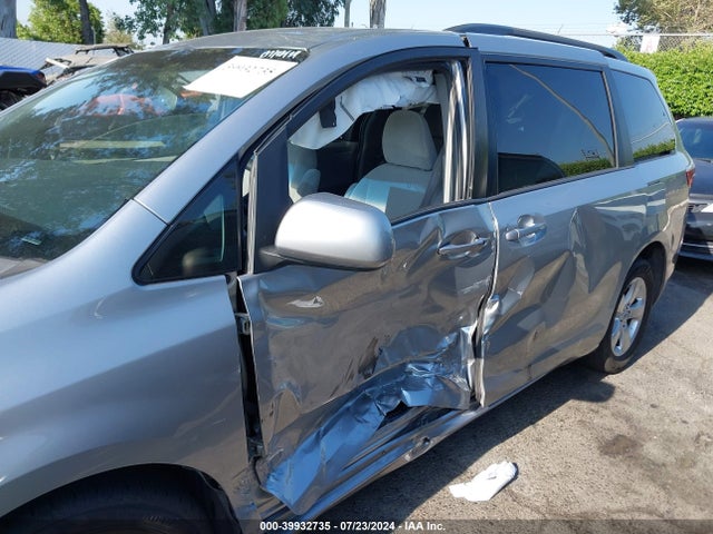 Toyota Sienna Le 8 Passenger 2017 5TDKZ3DC7HS884841 Image 6