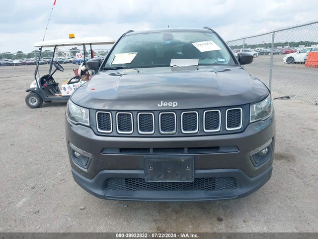 3C4NJCBB3JT193879 Jeep Compass Latitude Fwd