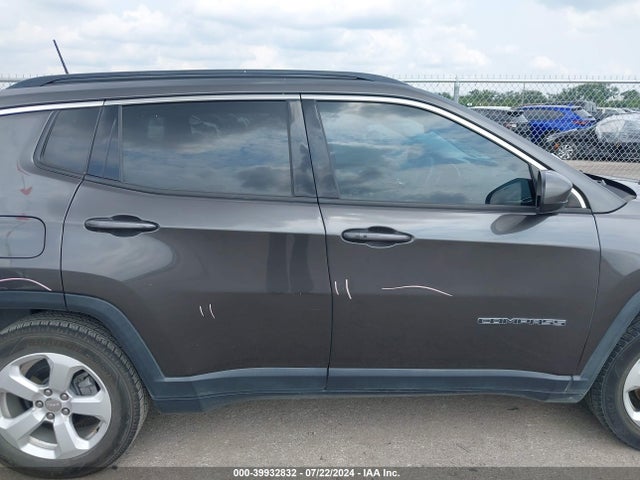 3C4NJCBB3JT193879 Jeep Compass Latitude Fwd