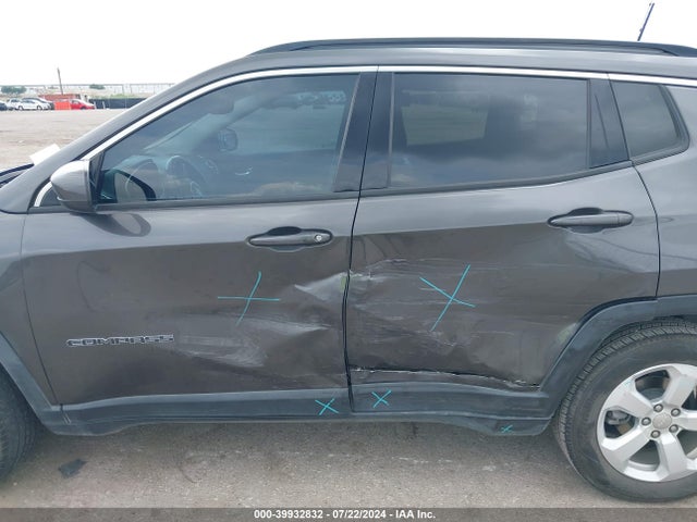 3C4NJCBB3JT193879 Jeep Compass Latitude Fwd