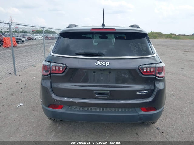 3C4NJCBB3JT193879 Jeep Compass Latitude Fwd