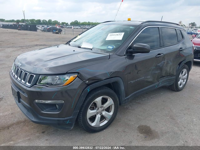 3C4NJCBB3JT193879 Jeep Compass Latitude Fwd