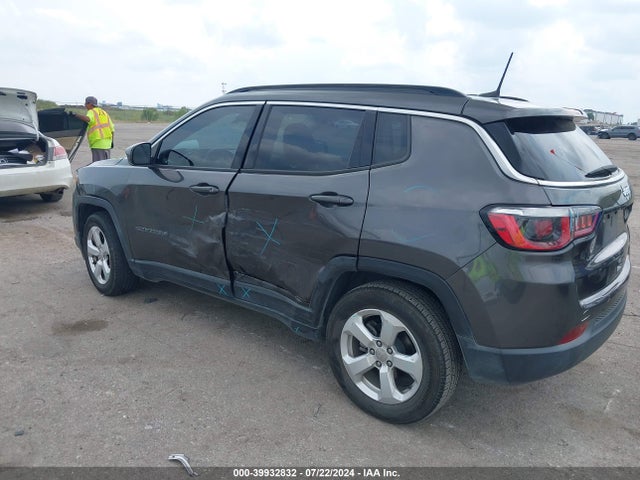 3C4NJCBB3JT193879 Jeep Compass Latitude Fwd
