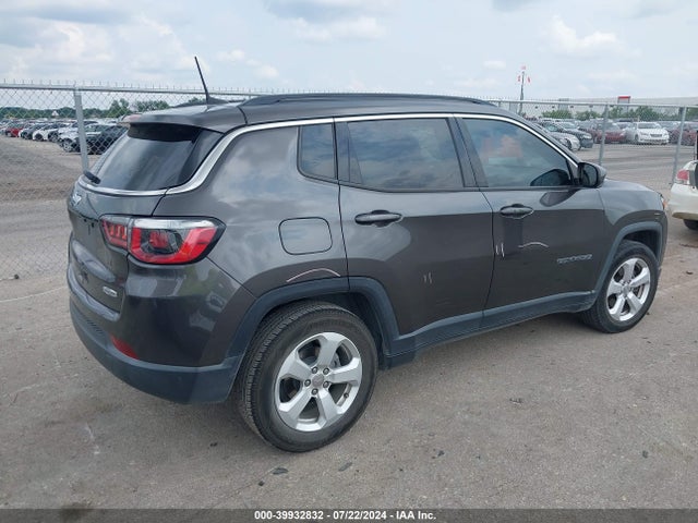 3C4NJCBB3JT193879 Jeep Compass Latitude Fwd