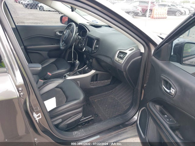 3C4NJCBB3JT193879 Jeep Compass Latitude Fwd