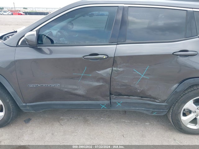 3C4NJCBB3JT193879 Jeep Compass Latitude Fwd