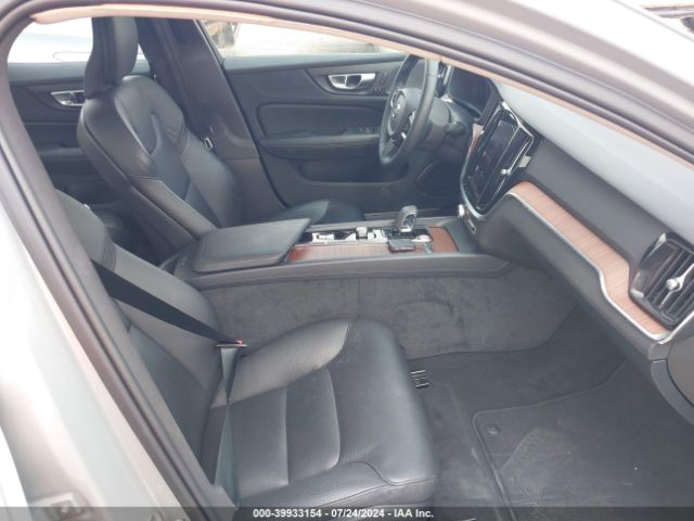 7JRL12FL6RG296140 Volvo S60 B5 Plus Dark Theme