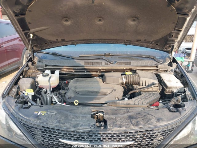 2C4RC1CG8NR102804 Chrysler Voyager Lx