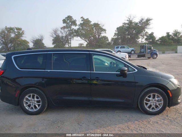 2C4RC1CG8NR102804 Chrysler Voyager Lx