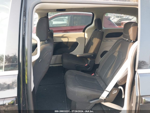 2C4RC1CG8NR102804 Chrysler Voyager Lx