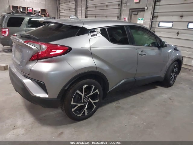 Toyota C-HR XLE 2018 NMTKHMBX1JR010178 Image 4