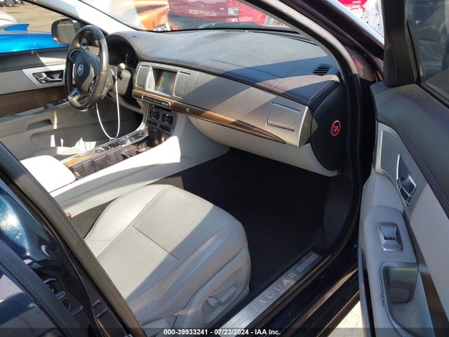 2012 JAGUAR XF SAJWA0FBXCLS36238 Photo 4