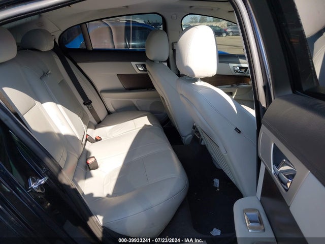 2012 JAGUAR XF SAJWA0FBXCLS36238 Photo 7