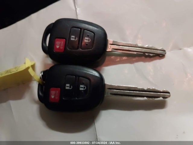 Toyota RAV4 LE 2016 JTMBFREV2GJ096024 Image 11