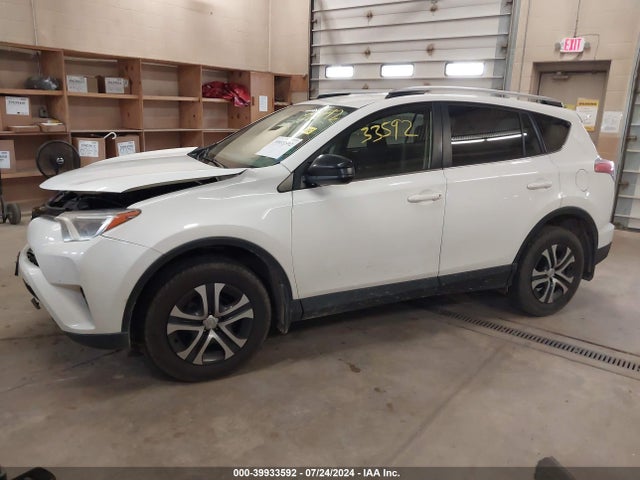 Toyota RAV4 LE 2016 JTMBFREV2GJ096024 Image 2