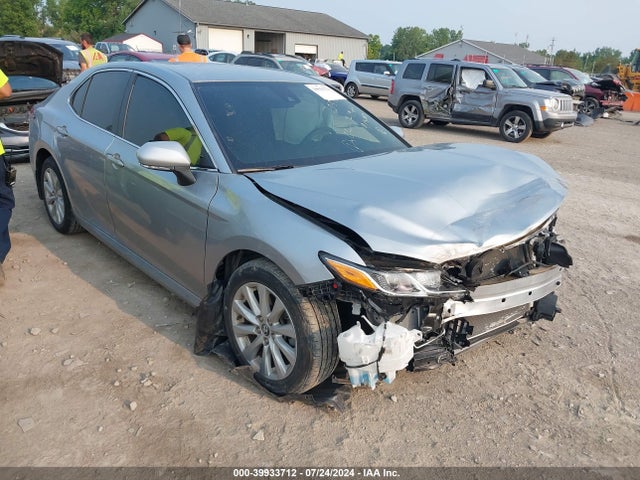 Toyota CAMRY LE 2020 4T1C11AK7LU913007 головне зображення