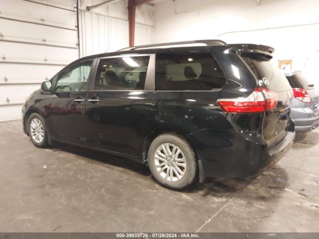 5TDYZ3DC6HS812619 Toyota Sienna Xle 8 Passenger
