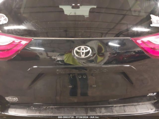 5TDYZ3DC6HS812619 Toyota Sienna Xle 8 Passenger