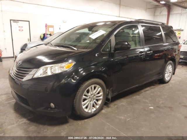 5TDYZ3DC6HS812619 Toyota Sienna Xle 8 Passenger