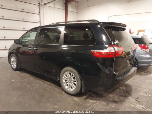 5TDYZ3DC6HS812619 Toyota Sienna Xle 8 Passenger