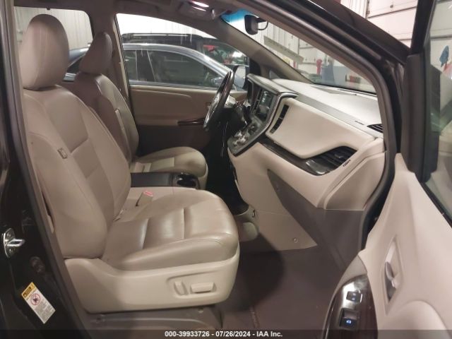 5TDYZ3DC6HS812619 Toyota Sienna Xle 8 Passenger