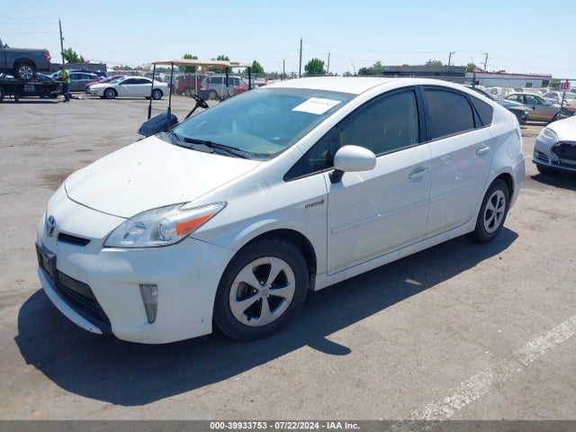 Toyota Prius Three 2014 JTDKN3DU9E1778176 Image 2