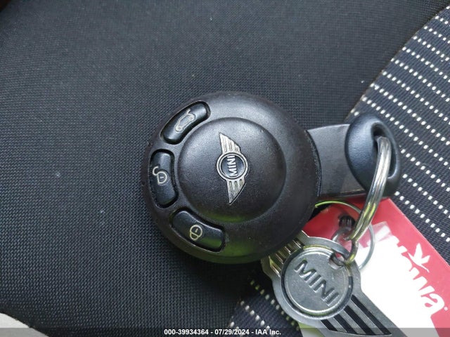 2010 MINI COOPER WMWMR3C5XATU97197 Photo 10