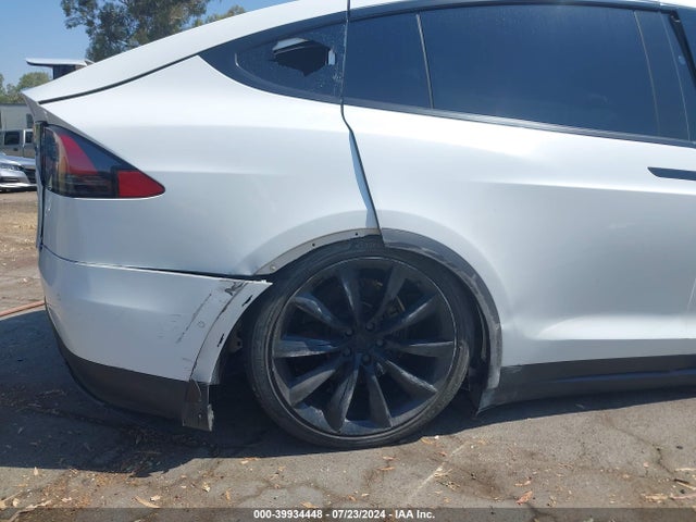 Tesla MODEL X 2019 5YJXCDE29KF207773 Image 36