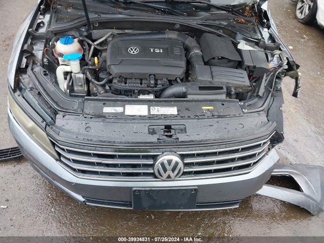 1VWBT7A33HC023832 Volkswagen Passat 1.8t Se