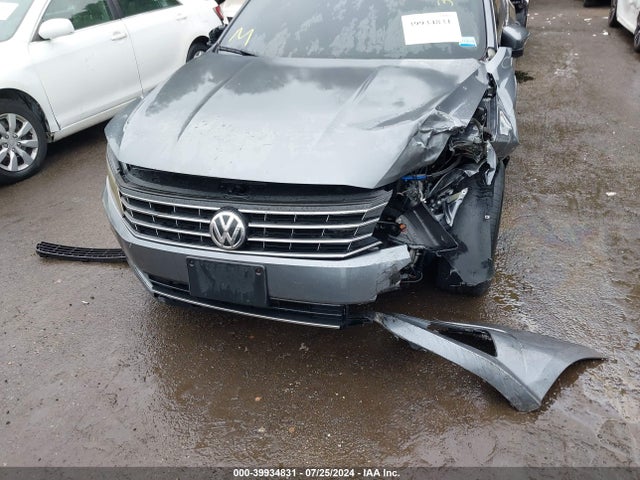 1VWBT7A33HC023832 Volkswagen Passat 1.8t Se