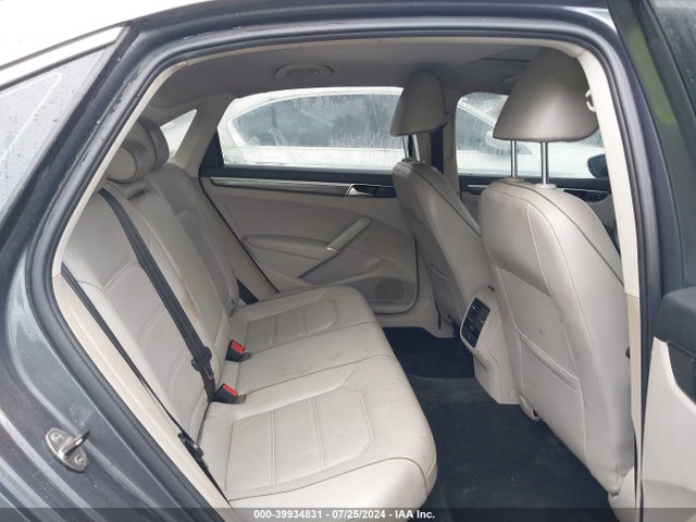 1VWBT7A33HC023832 Volkswagen Passat 1.8t Se