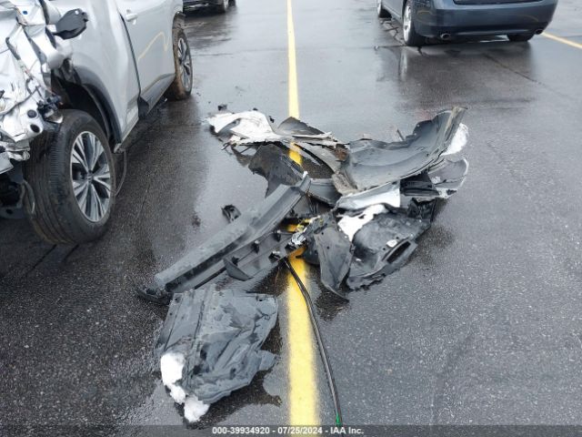 5N1BT3BBXNC681477 Nissan Rogue Sv Intelligent Awd