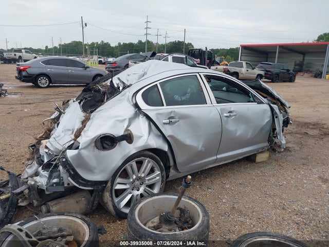 2010 JAGUAR XF SAJWA0JC2AMR49349 Photo 3