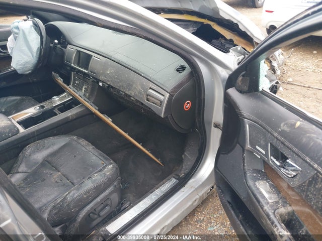 2010 JAGUAR XF SAJWA0JC2AMR49349 Photo 4