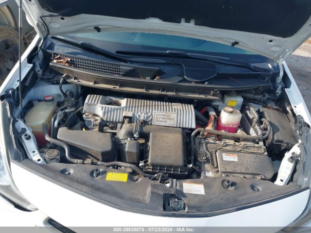 JTDZN3EU5FJ033858 Toyota Prius V Five