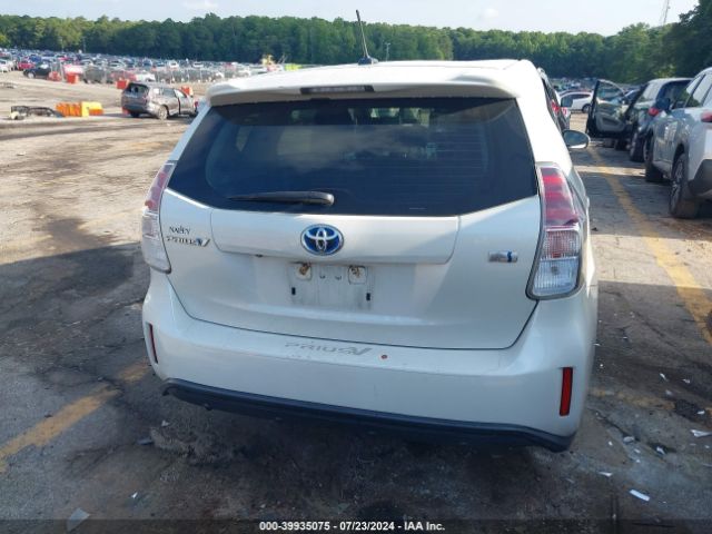 JTDZN3EU5FJ033858 Toyota Prius V Five