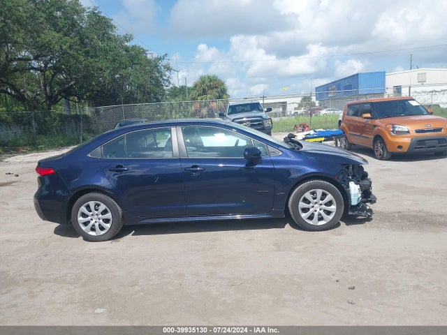 Toyota COROLLA LE 2022 5YFEPMAE1NP321397 Image 13