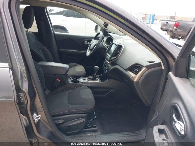 1C4PJLCB4HW517093 Jeep Cherokee Latitude Fwd