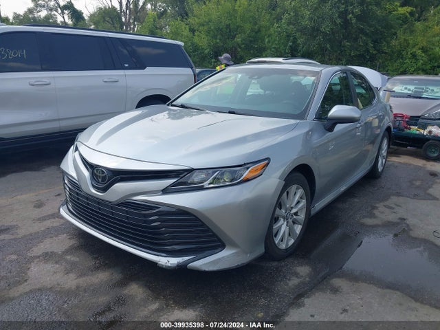Toyota CAMRY LE 2018 4T1B11HK8JU095706 Image 2
