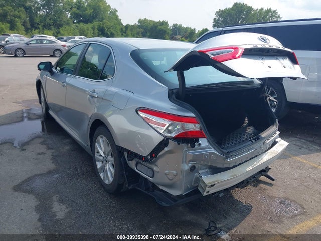Toyota CAMRY LE 2018 4T1B11HK8JU095706 Image 3