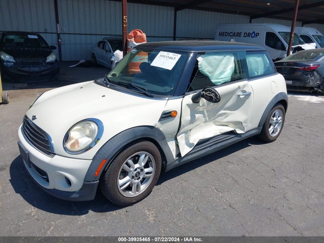 2011 MINI COOPER WMWSU3C52BT094371 Photo 1