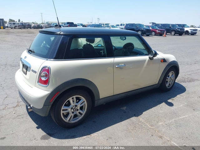 2011 MINI COOPER WMWSU3C52BT094371 Photo 3