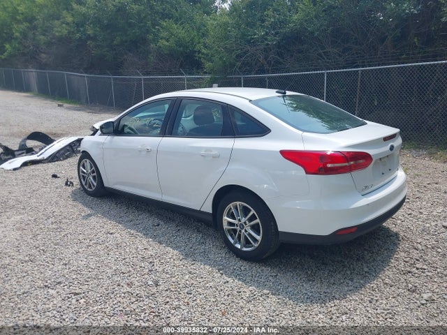 Ford FOCUS SE 2017 1FADP3F20HL313167 Image 3