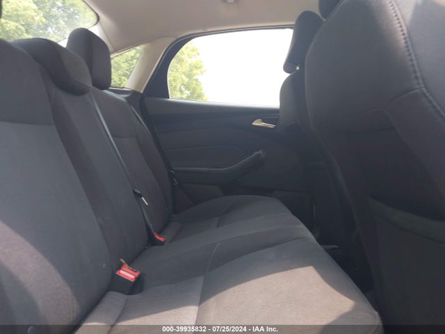 Ford FOCUS SE 2017 1FADP3F20HL313167 Image 8