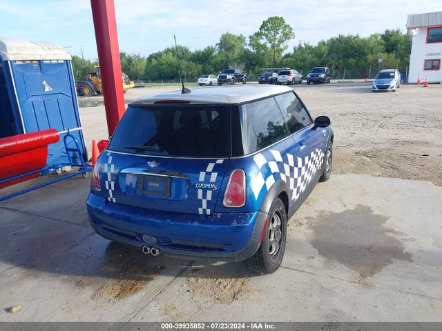 2005 MINI COOPER S WMWRE33435TD92115 Photo 3